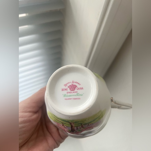 Royal Albert Bone China England Blossom Time Tea Cup & Saucer Set | Pink Blossom - Picture 5 of 7